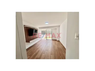 Alquiler De Departamento En Surco/ Primer Piso / Frente A Parque