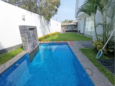 Alquilo Casa Con Piscina En Condominio Urb Sol De La Molina- 1Ra Etapa