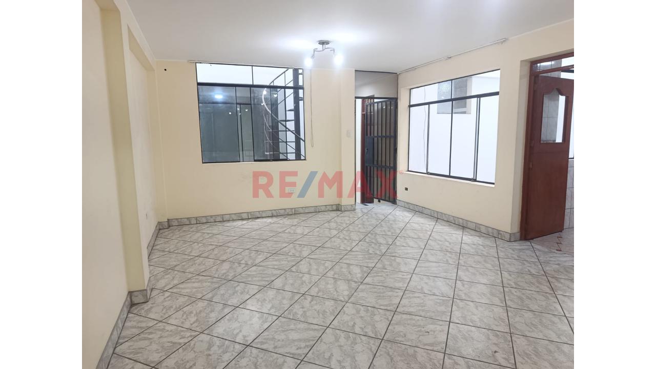Local En Alquiler 2Do Piso Ideal Para Oficinas O Deposito