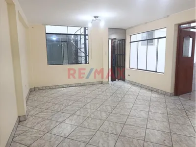 Local En Alquiler 2Do Piso Ideal Para Oficinas O Deposito