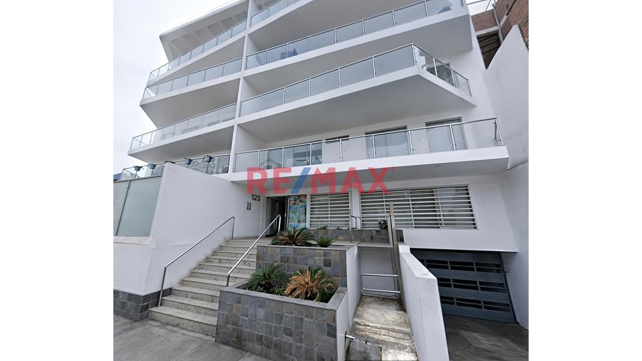 Departamento En Primer Piso + Cochera - Huanchaco