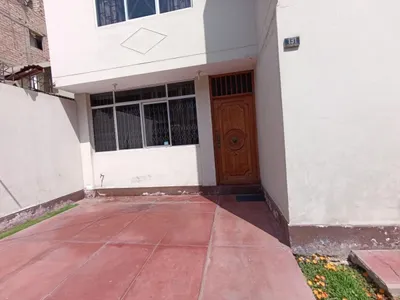 Venta de Casa en San Miguel - Lima 5 Dormitorios 