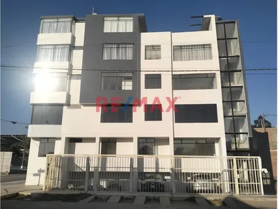 Se Vende Departamento Tercer Piso + Cochera, Urb Oasis