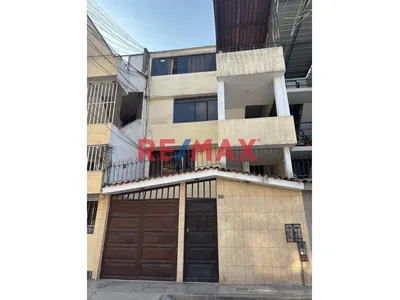 Casa en venta · Eleuterio Ventura 912, San Martin de Porres · 369 m², 13 dorm.