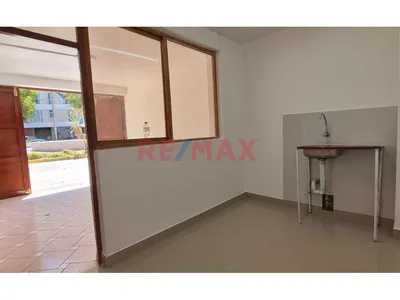 Local Comercial En Alquiler – Frente Al Parque