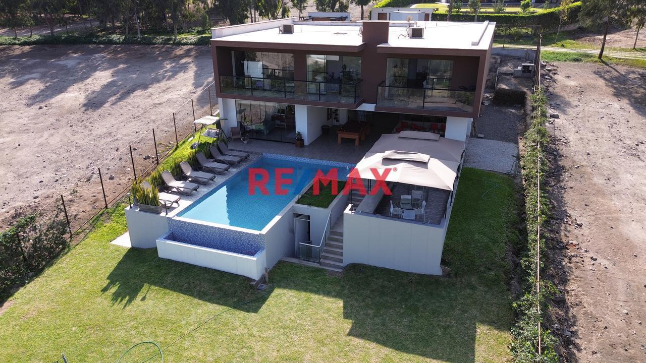 Venta De Exclusiva Casa En Condominio Rio Del Sol - Cieneguilla