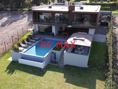 Venta De Exclusiva Casa En Condominio Rio Del Sol - Cieneguilla