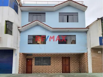 Casa De 3 Pisos + Azotea | 467 M² Construidos | La Marqueza