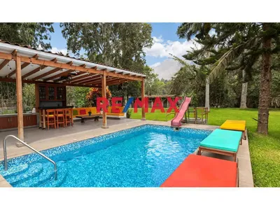 Exclusiva Casa De Campo En Cieneguilla | 2,805 M² | Piscina Y Áreas Verdes | A 1 Cuadra Del Óvalo