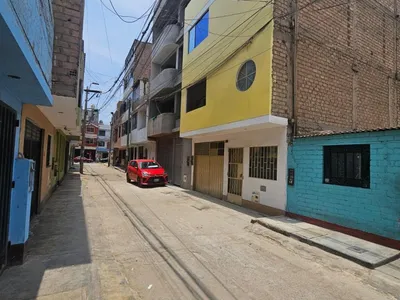 Venta de Casa en Los Olivos - Lima 9 Dormitorios 