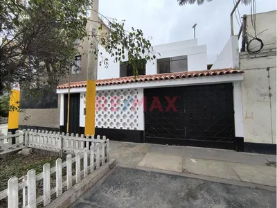 Casa Completa En Alquiler En Breña — 2 Pisos Y Cochera | S/6,000