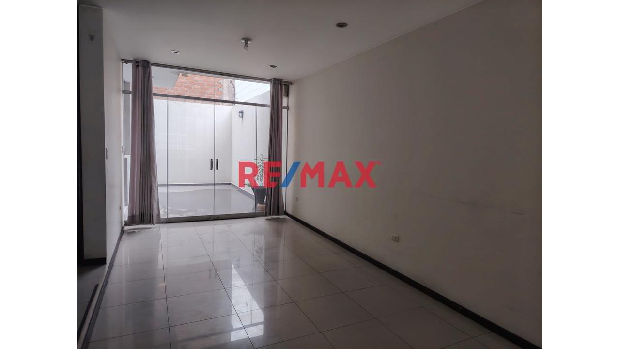 🏡 Se Vende Casa En Zona Exclusiva De Cayma – Frente A Parque