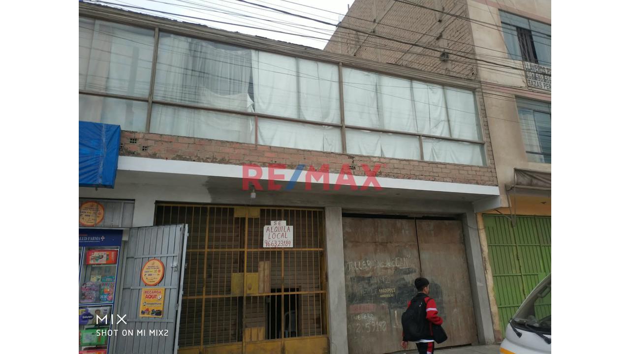 Local Comercial De 2 Pisos En Av. Izaguirre – 137.7 M²