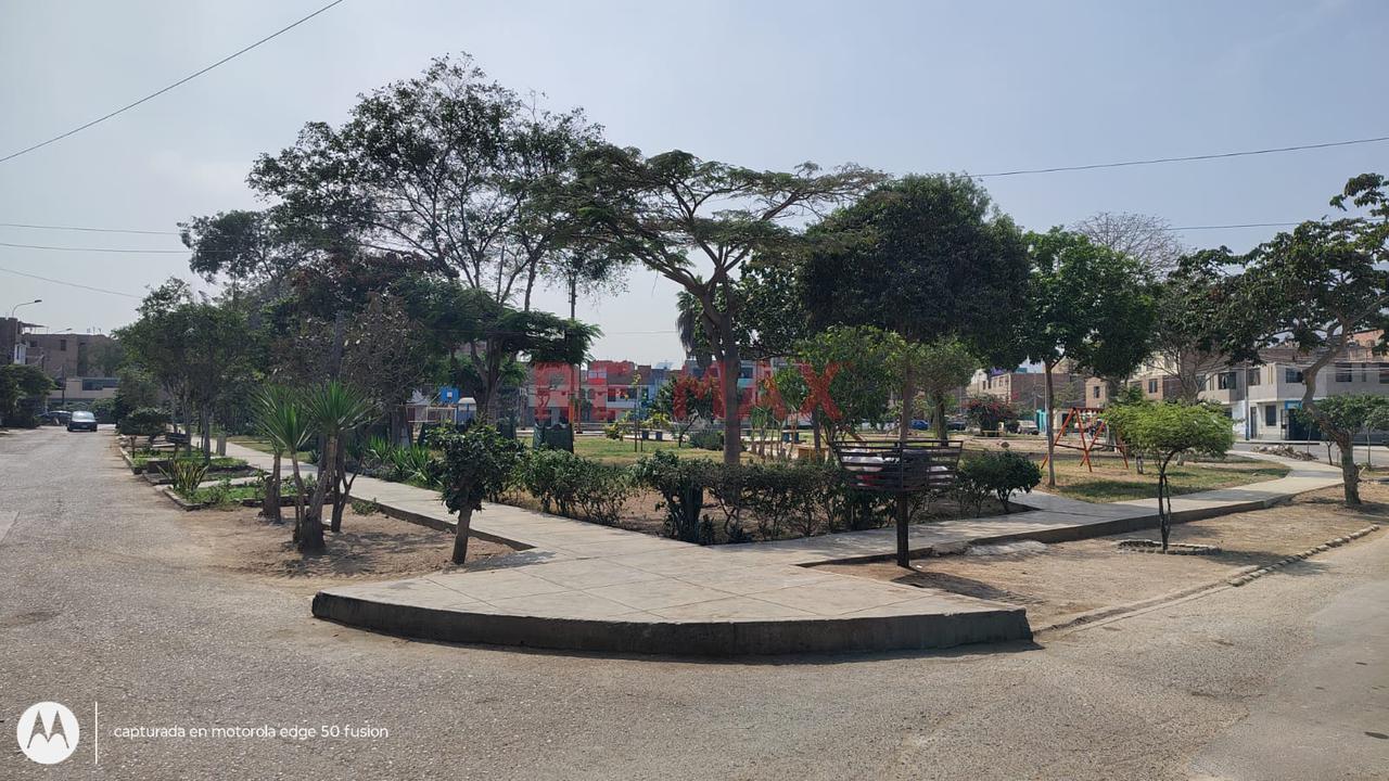 🏡 CASA FRENTE AL PARQUE EN URB SANTA LUZMILA COMAS 🌳