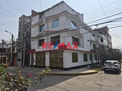 Casa Comercial En Venta En Los Olivos En Esquina Cerca A Panamericana Norte