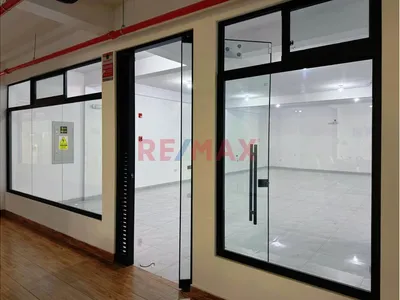 🏢 ¡Oportunidad De Inversión! Local Comercial De 137.53 M² En Primer Piso ¿Buscas Un Local Con Potencial Para Desarrollar Un Negocio Y Atender A Una Clientela Cautiva?