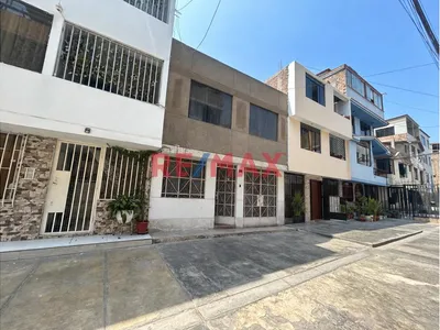 Se Venda Casa De 2 Pisos San Juan De Lurigancho A 2 Cdras De Av. Proceres.