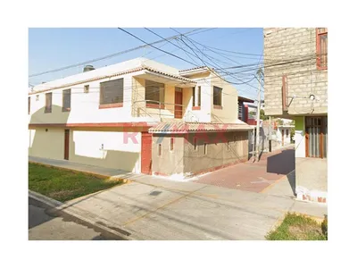 Casa en venta · Jirón San Paulo Mz. E4 - Lt.6, Nuevo Chimbote · 249 m², 4 dorm.