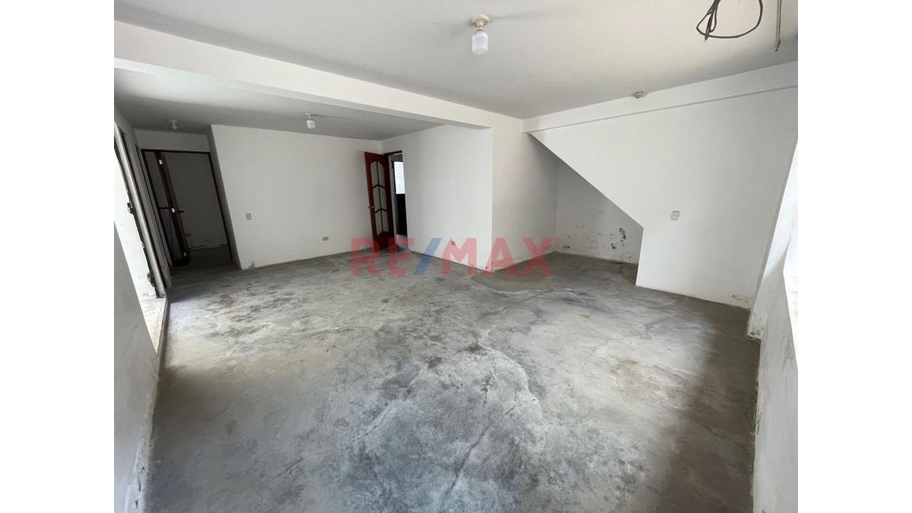 Venta De Casa En San Juan De Lurigancho De 130M²
