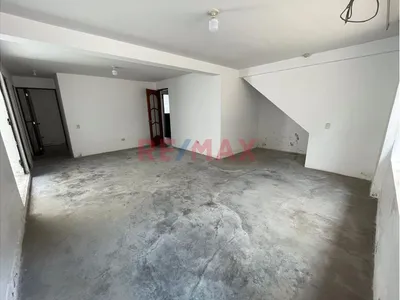 Venta De Casa En San Juan De Lurigancho De 130M²