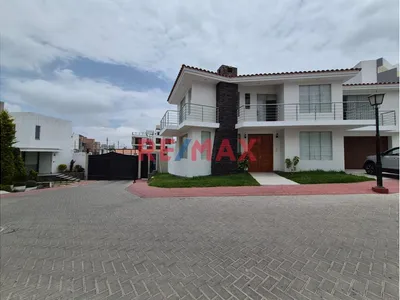 Casa En Alquiler En Quinta Residencial En Cayma