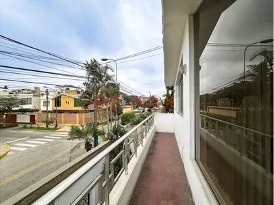 Se Vende Casa Con Dpto San Borja En Urb. Javier Prado Casa De 2 Pisos Más Semi-Sótano Y Dpto. En 3Er Piso Con Ingreso Independiente