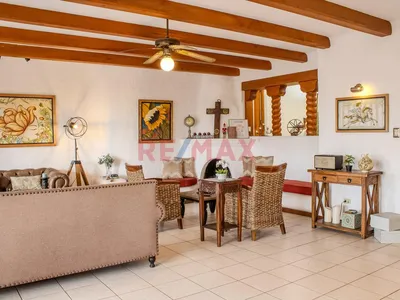 Casa En Venta Frente A Parque – El Corregidor, La Molina Us$ 550,000