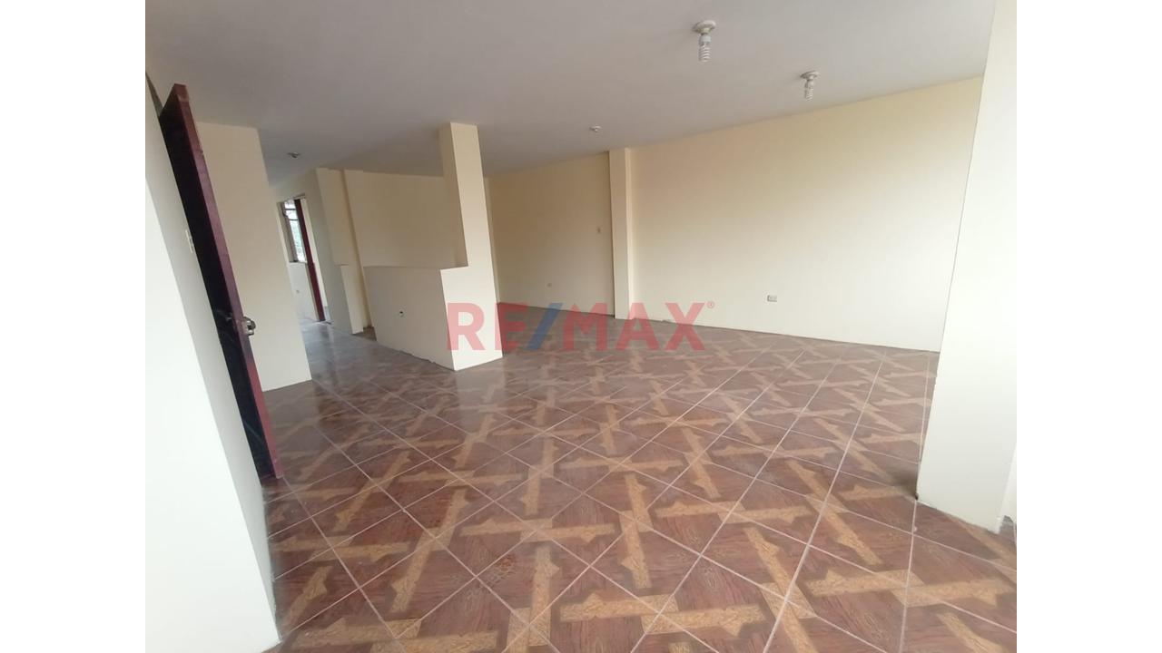 Vendo Amplia Propiedad De 4 Pisos De 428M² Con Piscina Y Jardín