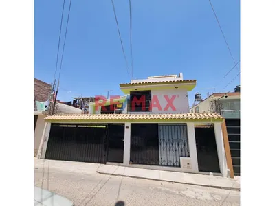 Casa En Venta Cerro Colorado Con Amplio Patio De 100M2