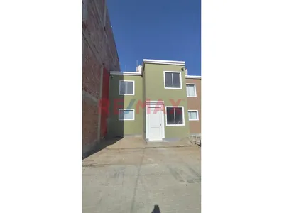 Alquiler De Casa De Dos Pisos En Sol De Chan Chan Ii