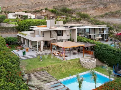 Alquiler de Casa en - Lima 5 Dormitorios 