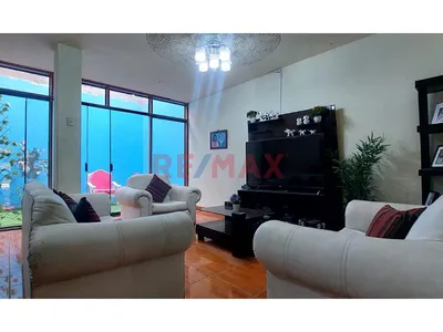 Venta De Casa Frente A Campo Deportivo El Roble Carabayllo