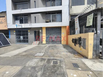 Alquilo Local Comercial 155 M² Con Licencia De Funcionamiento + Estacionamientos