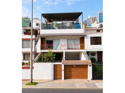 Hermosa Casa En Venta En Urb. Cc Monterrico – Surco! ✨