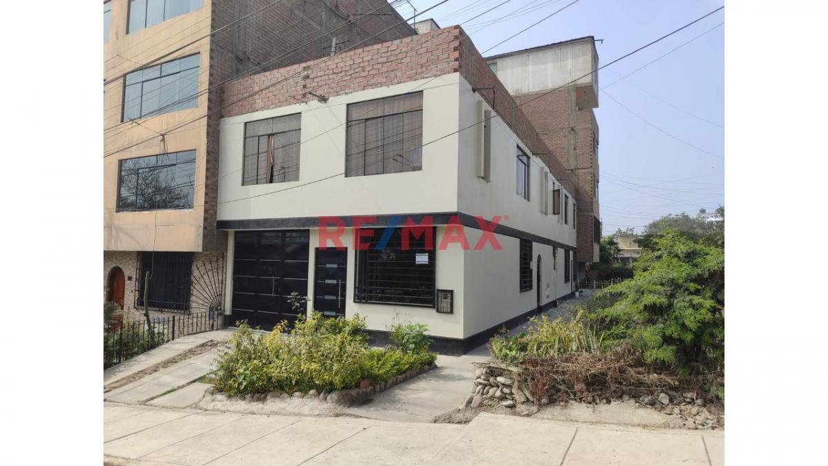 Venta de Casa en Ate - Lima 7 Dormitorios 