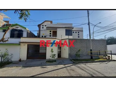 Vendo Casa En Urb Sta Maria Del Pinar   De 391 M2 Construidos