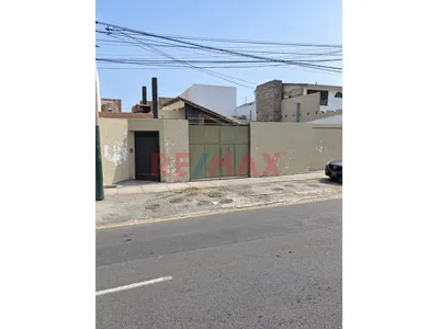 Casa En Venta Como Terreno En Av. Raúl Ferrero La Molina