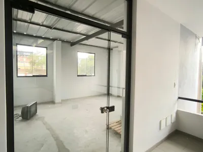 Alquiler De Oficina De Estreno Con Baño