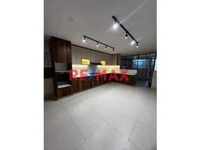 Amplio Departamento Remodelado Con Jardín Y Cochera – La Molina