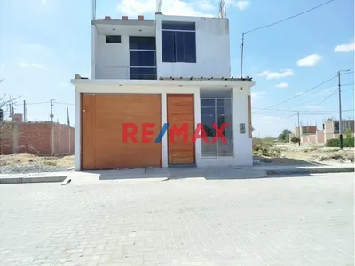 📢 Se Vende Hermosa Casa En 📍Urb. Alameda Country Club – Castilla, Piura 💰 Precio: S/ 380,000 Soles . 📐 At: 90.00 M² | Ac: 180.00 M²