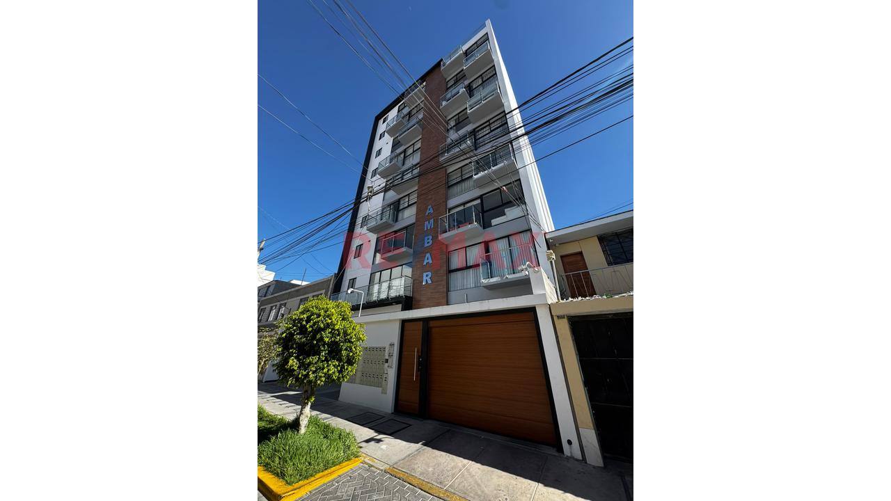 🏡✨ ¡Departamento 3Er Piso En Venta Cerca De La Universidad La Católica – Arequipa! ✨