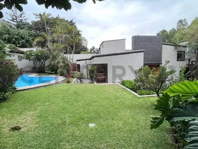 Venta de Casa en Santiago de Surco - Lima 4 Dormitorios