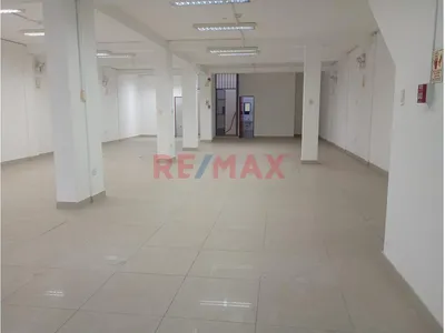 Alquilo Estratégico Local Comercial | Máxima Exposición, Planta Libre Y Zonificación Cz | 170M2