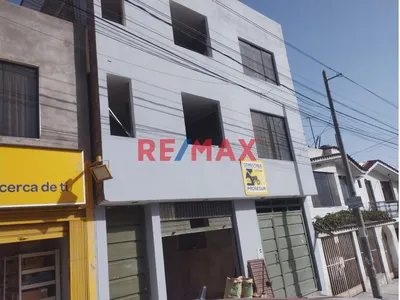 🏢 ¡Local Comercial Listo De 229M²! Av. Principal, Servicios Completos Y Vecino De Marca Top