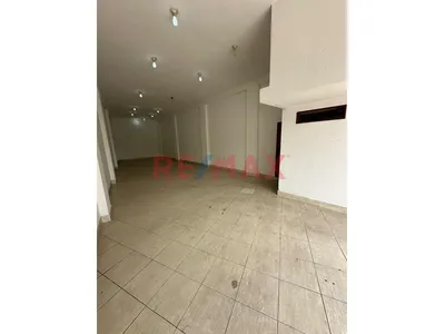 Local En Alquiler A Pasos Cruce Av. Tupac Amaru C/ Av. Izaguirre