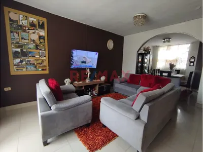 Venta De Casa Dos Pisos En Avenida Don Bosco