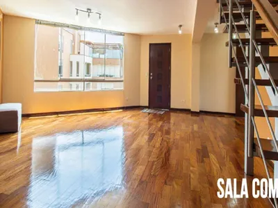 Venta de Departamento en Santiago de Surco - Lima 4 Dormitorios 