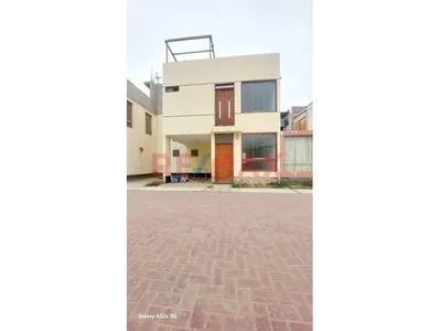🏡 Exclusiva Casa De 3 Pisos En Condominiolos Lifes| 4 Dormitorios, Cochera, Jardín .