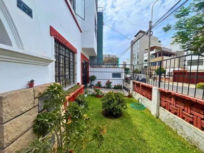 Venta de Casa en Miraflores - Lima 9 Dormitorios