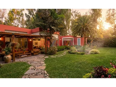 Se Vende Linda Casa En Lurín *Amplio Jardín *Terraza *Cochera *45 Minutos De Lima